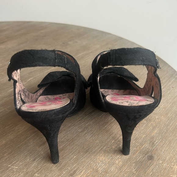 BETSEYVILLE by Betsey Johnson Black Lace Peep Toe Bow Heels Shoes Size 8.5” - Picture 8 of 17